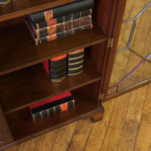 EDWARDIAN MAHOGANY BOOKCASE - ADDITIONAL PHOTO 5