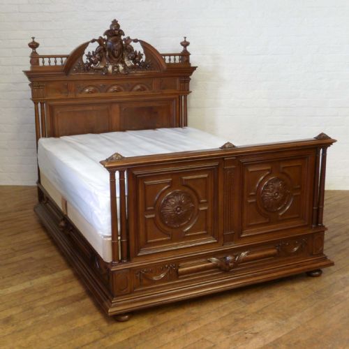 19th century walnut french bed - CATEGORY: ANTIQUE BEDS - DATED 19TH CENTURY