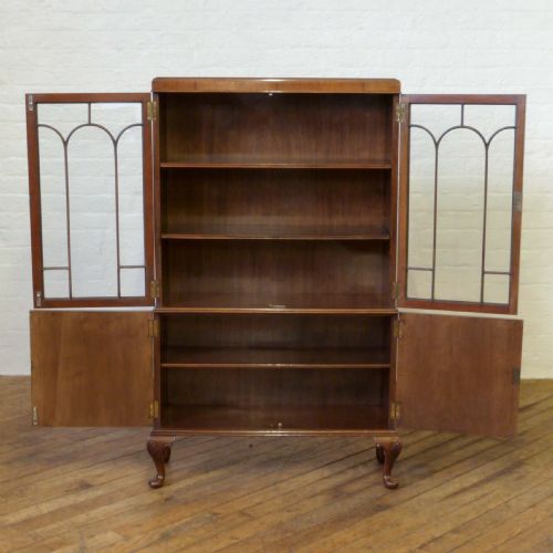 QUEEN ANNE STYLE WALNUT BOOKCASE - ADDITIONAL PHOTO 1