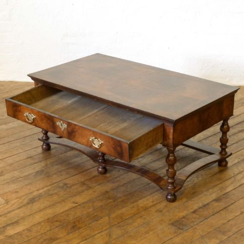 EARLY 18TH CENTURY WALNUT TABLE - ADDITIONAL PHOTO 4