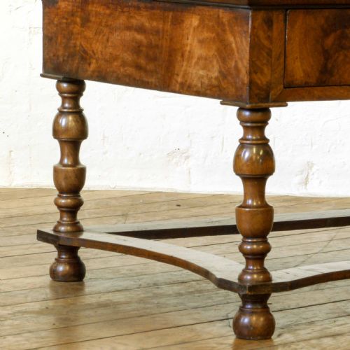 EARLY 18TH CENTURY WALNUT TABLE - ADDITIONAL PHOTO 7