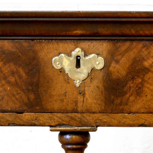 EARLY 18TH CENTURY WALNUT TABLE - ADDITIONAL PHOTO 9