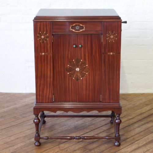 art deco mahogany windup gramophone - CATEGORY: ANTIQUE MISCELLANEOUS - DATED 1930