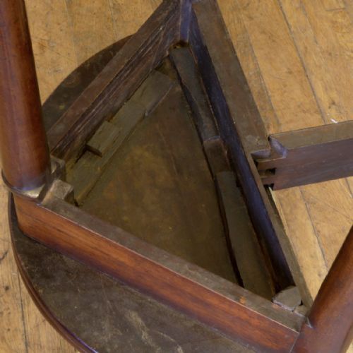 SMALL GEORGIAN MAHOGANY TEA TABLE - ADDITIONAL PHOTO 10