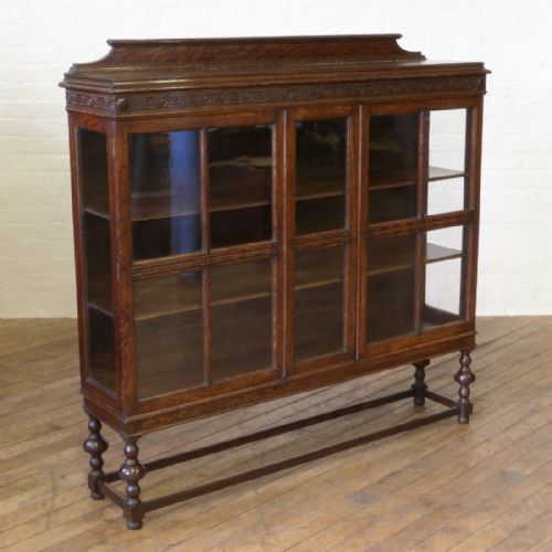 large oak cabinet - CATEGORY: ANTIQUE CABINETS - DATED 1920