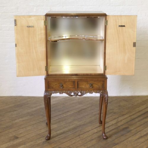 QUEEN ANNE STYLE WALNUT COCKTAIL CABINET - ADDITIONAL PHOTO 1