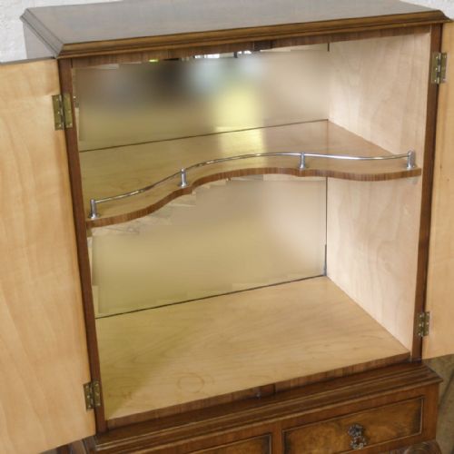 QUEEN ANNE STYLE WALNUT COCKTAIL CABINET - ADDITIONAL PHOTO 2