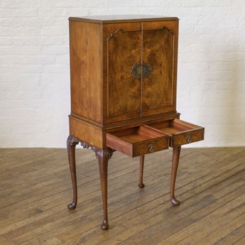 QUEEN ANNE STYLE WALNUT COCKTAIL CABINET - ADDITIONAL PHOTO 3