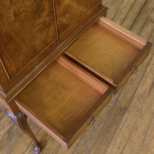 QUEEN ANNE STYLE WALNUT COCKTAIL CABINET - ADDITIONAL PHOTO 4