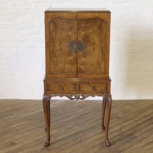 QUEEN ANNE STYLE WALNUT COCKTAIL CABINET - ADDITIONAL PHOTO 7