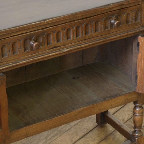SMALL TITCHMARSH GOODWIN STYLE OAK HUTCH - ADDITIONAL PHOTO 1