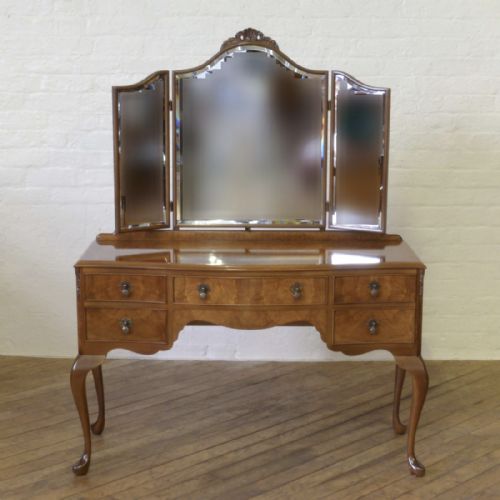 walnut dressing table - CATEGORY: ANTIQUE DRESSING TABLES - DATED 1920