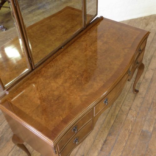WALNUT DRESSING TABLE - ADDITIONAL PHOTO 3
