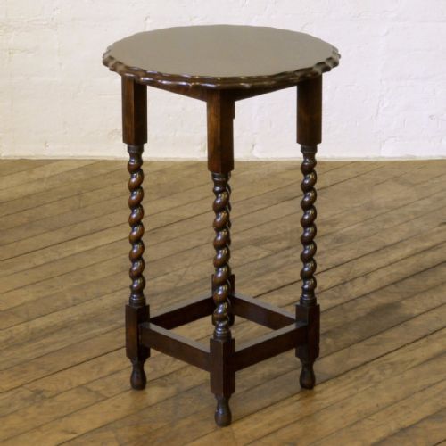 oak occasional table - CATEGORY: ANTIQUE TABLES - DATED 1920