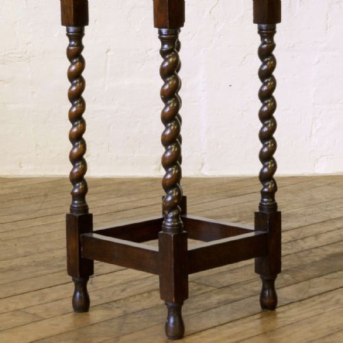OAK OCCASIONAL TABLE - ADDITIONAL PHOTO 3