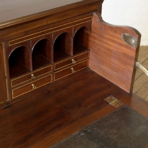 GEORGE III MAHOGANY SECRETAIRE CHEST - ADDITIONAL PHOTO 3