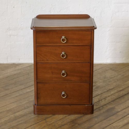 small victorian mahogany chest of drawers - CATEGORY: ANTIQUE CHEST OF DRAWERS - DATED VICTORIAN