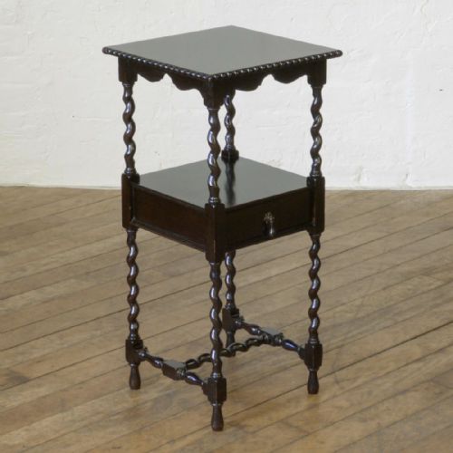 oak occasional table - CATEGORY: ANTIQUE TABLES - DATED 1920