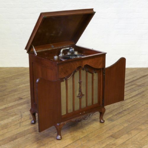 tyrela mahogany gramophone - CATEGORY: ANTIQUE MISCELLANEOUS - DATED 1920
