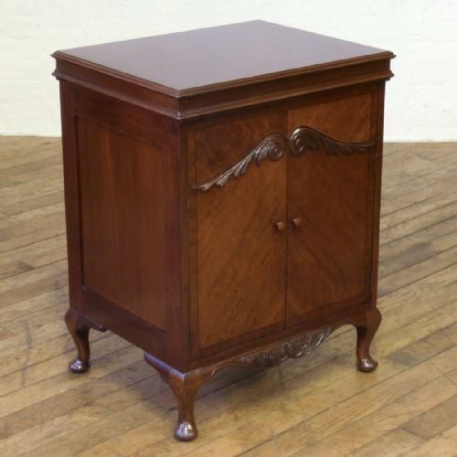 TYRELA MAHOGANY GRAMOPHONE - ADDITIONAL PHOTO 1
