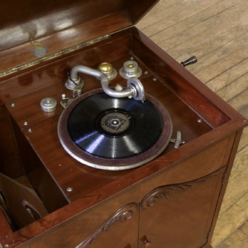 TYRELA MAHOGANY GRAMOPHONE - ADDITIONAL PHOTO 2