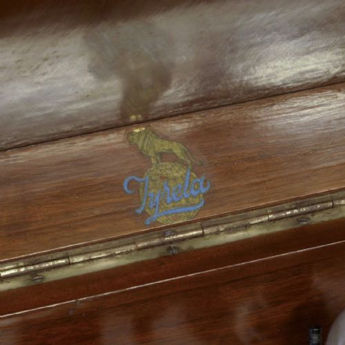 TYRELA MAHOGANY GRAMOPHONE - ADDITIONAL PHOTO 3