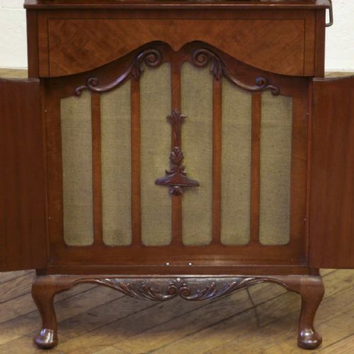 TYRELA MAHOGANY GRAMOPHONE - ADDITIONAL PHOTO 9