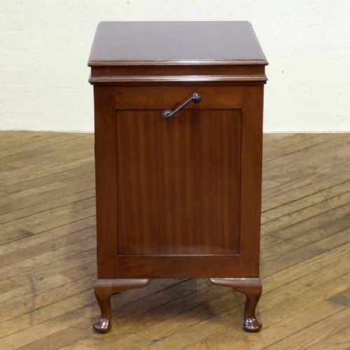 TYRELA MAHOGANY GRAMOPHONE - ADDITIONAL PHOTO 10