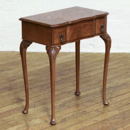 small queen anne style walnut side table - CATEGORY: ANTIQUE TABLES - DATED 1920
