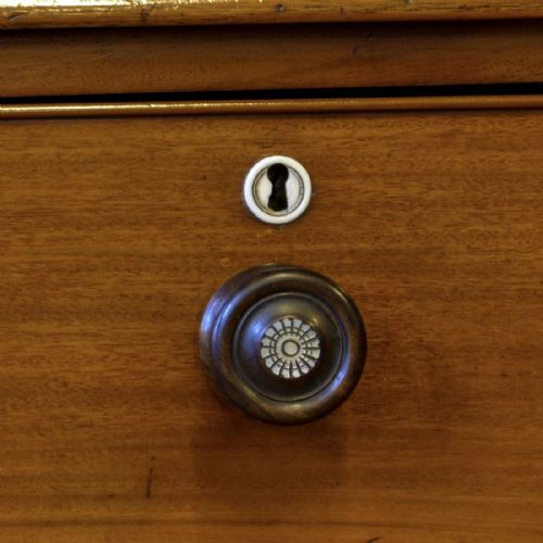 VICTORIAN MAHOGANY CHEST OF DRAWERS - ADDITIONAL PHOTO 6