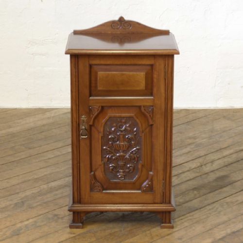 EDWARDIAN WALNUT BEDSIDE CUPBOARD - ADDITIONAL PHOTO 3
