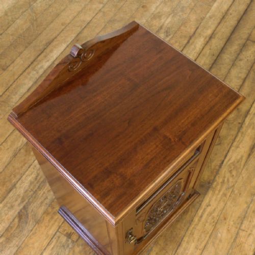 EDWARDIAN WALNUT BEDSIDE CUPBOARD - ADDITIONAL PHOTO 5