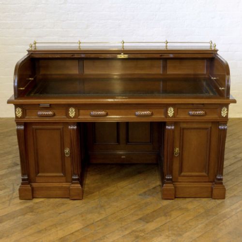 fig 4. Pivoting Roll Top Desk by Friedrich Soennecken