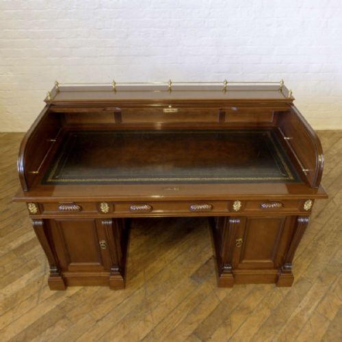fig 5. Pivoting Roll Top Desk by Friedrich Soennecken