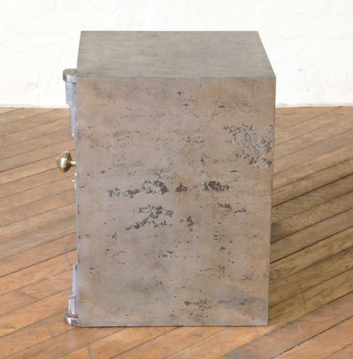 VICTORIAN STEEL SAFE - ADDITIONAL PHOTO 10