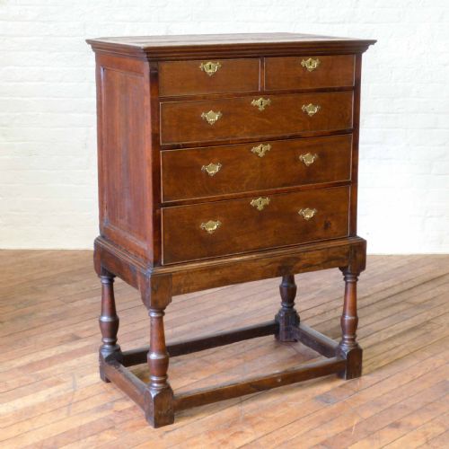 QUEEN ANNE OAK CHEST ON STAND - ADDITIONAL PHOTO 3