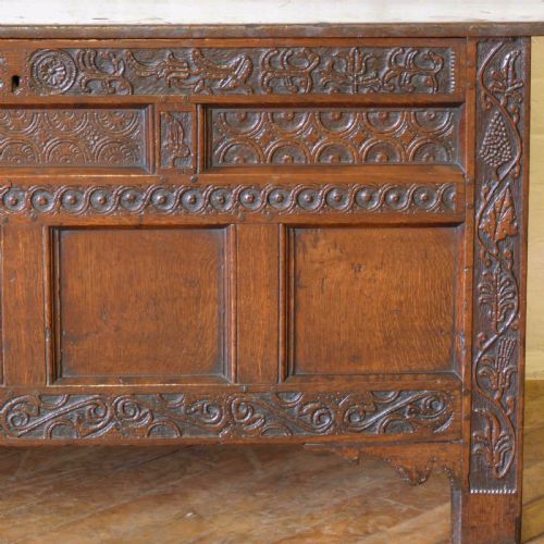 17TH CENTURY OAK COFFER - ADDITIONAL PHOTO 4