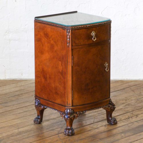 PAIR OF QUEEN ANNE STYLE BEDSIDE CABINETS - ADDITIONAL PHOTO 2
