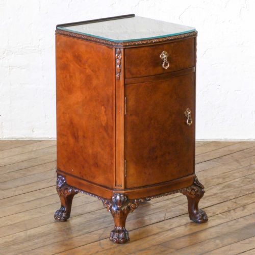 PAIR OF QUEEN ANNE STYLE BEDSIDE CABINETS - ADDITIONAL PHOTO 4