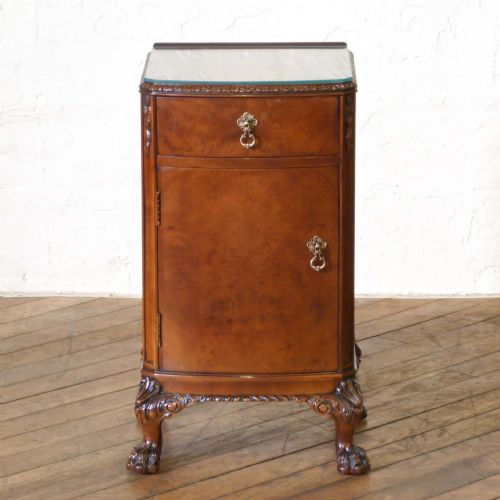 PAIR OF QUEEN ANNE STYLE BEDSIDE CABINETS - ADDITIONAL PHOTO 5