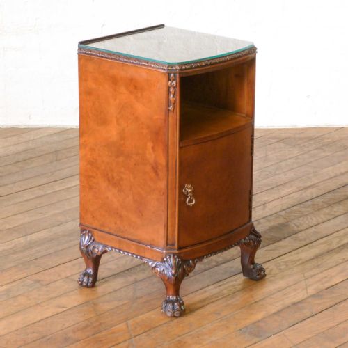 PAIR OF QUEEN ANNE STYLE BEDSIDE CABINETS - ADDITIONAL PHOTO 10