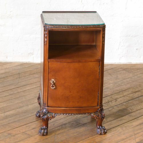 PAIR OF QUEEN ANNE STYLE BEDSIDE CABINETS - ADDITIONAL PHOTO 11