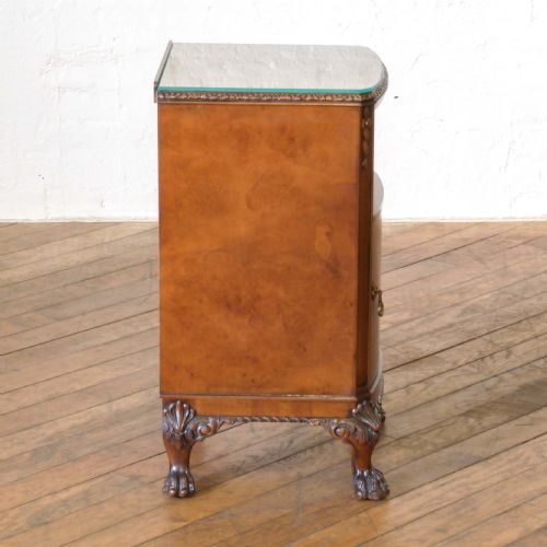 PAIR OF QUEEN ANNE STYLE BEDSIDE CABINETS - ADDITIONAL PHOTO 15