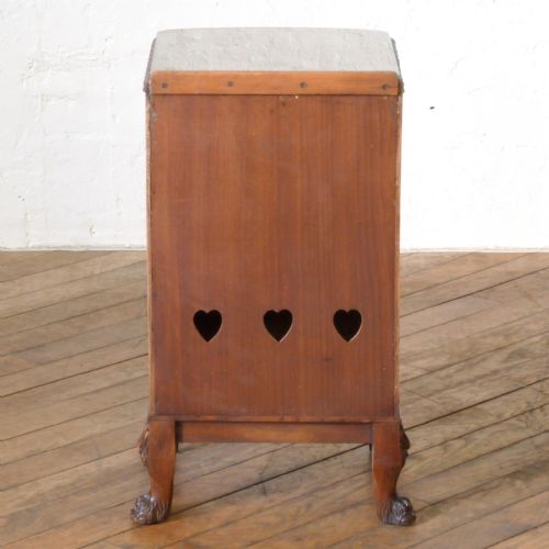 PAIR OF QUEEN ANNE STYLE BEDSIDE CABINETS - ADDITIONAL PHOTO 16