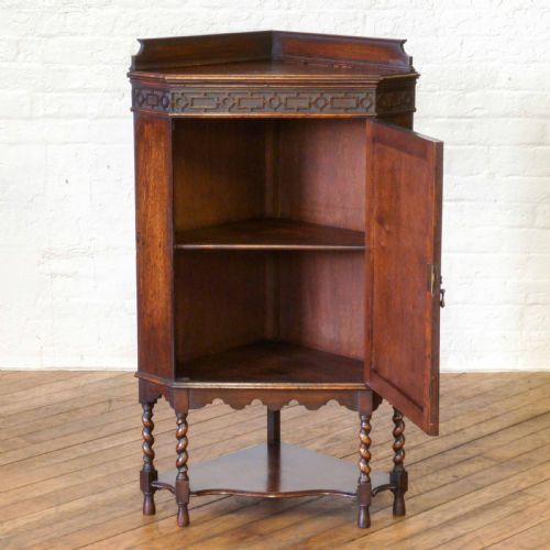 JACOBEAN STYLE OAK CORNER CUPBOARD - ADDITIONAL PHOTO 1