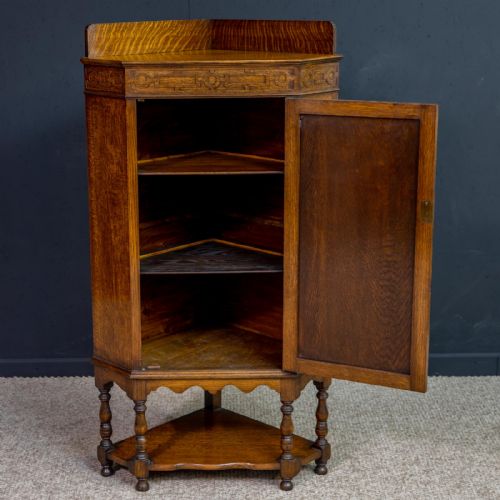 JACOBEAN STYLE OAK CORNER CUPBOARD - ADDITIONAL PHOTO 1