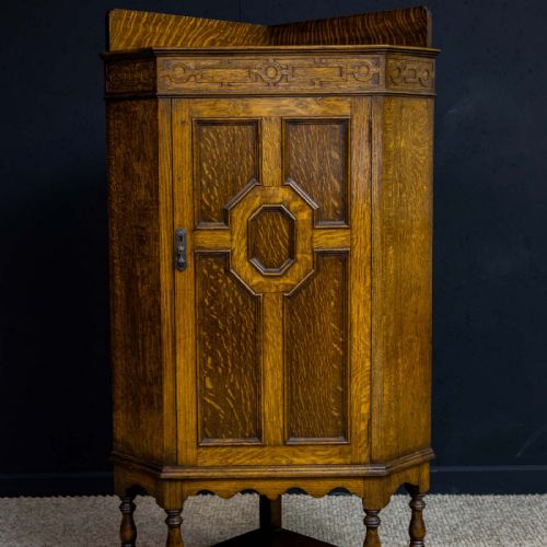 JACOBEAN STYLE OAK CORNER CUPBOARD - ADDITIONAL PHOTO 4
