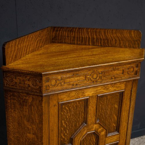 JACOBEAN STYLE OAK CORNER CUPBOARD - ADDITIONAL PHOTO 8
