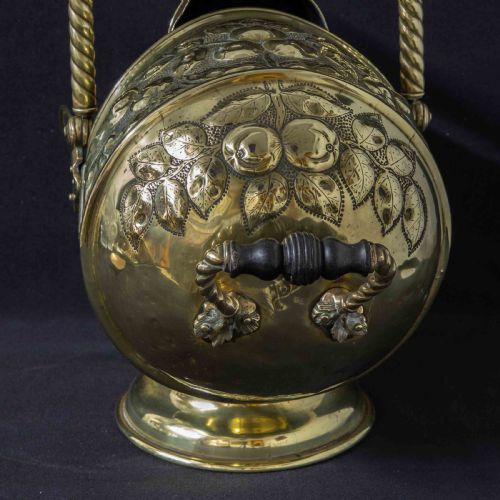 EDWARDIAN BRASS PARLOUR SCUTTLE - ADDITIONAL PHOTO 3