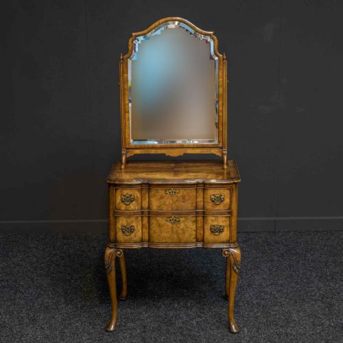 walnut dressing table - CATEGORY: ANTIQUE DRESSING TABLES - DATED 1920